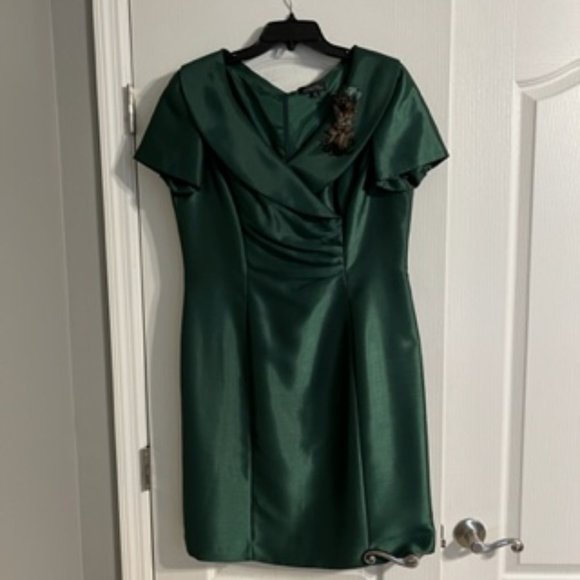 T Tahari Dresses & Skirts - Tahari Arthur S Levine Women's Dress Size 12 Green